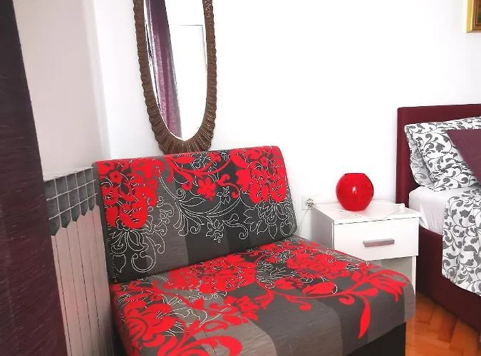 아파트 Melanija 1 로비니