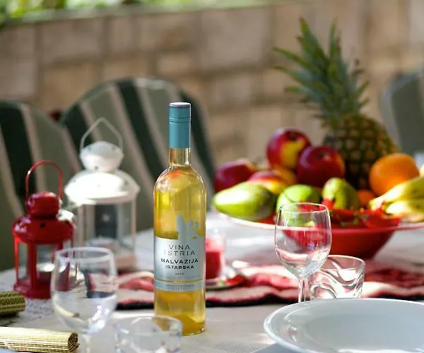 아파트 Melanija 1 로비니